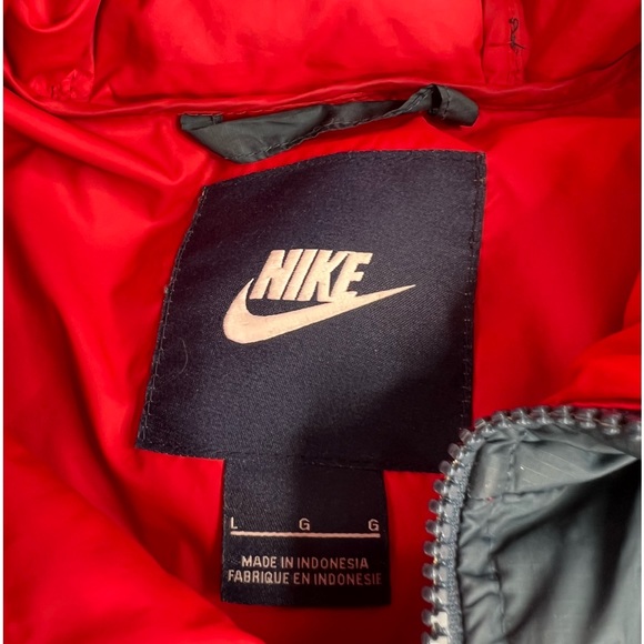 Nike down fill jacket- did not fit me when it arrive- still has tags on it - Picture 8 of 13
